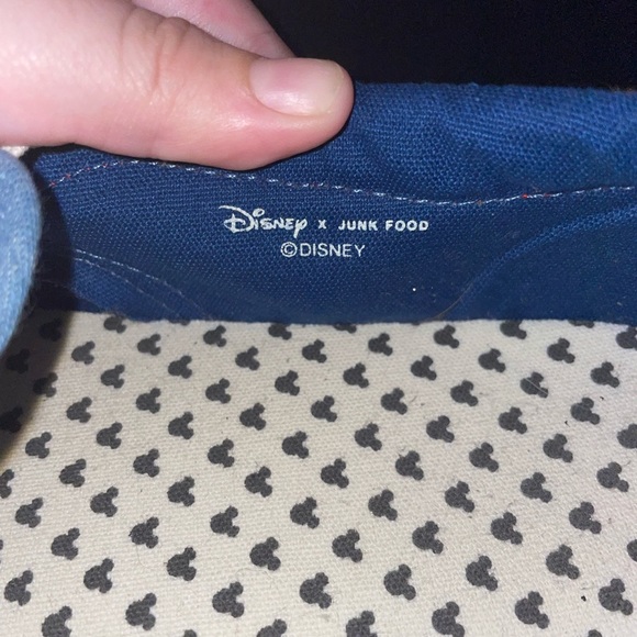 Disney x Junk Food Mickey Sneakers Size 6 Vacation Holiday Trip Souvenir - Picture 8 of 8